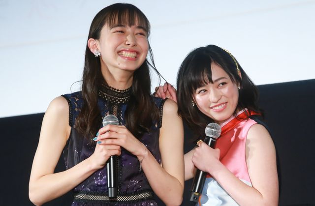 佐藤大樹、鈴木仁に“つまクル”！映画『4月の君、スピカ。』初日舞台あいさつ：フォトギャラリー