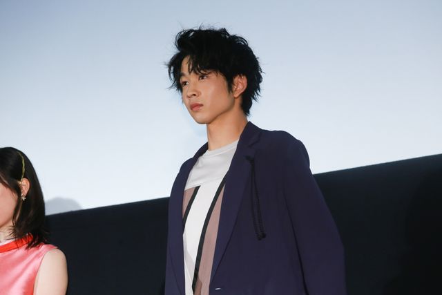 佐藤大樹、鈴木仁に“つまクル”！映画『4月の君、スピカ。』初日舞台あいさつ（4枚目）