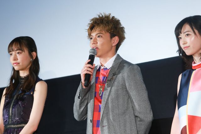佐藤大樹、鈴木仁に“つまクル”！映画『4月の君、スピカ。』初日舞台あいさつ（10枚目）