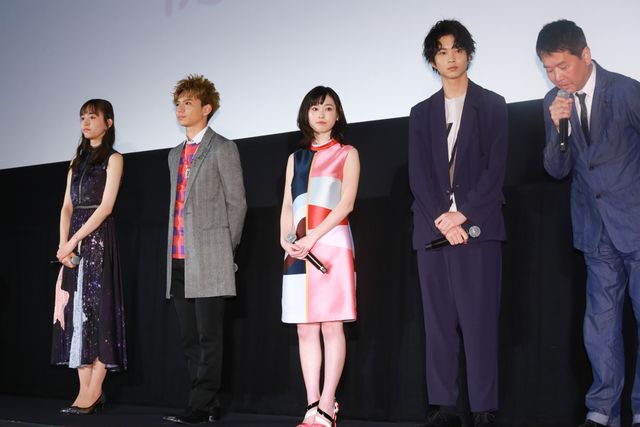 佐藤大樹、鈴木仁に“つまクル”！映画『4月の君、スピカ。』初日舞台あいさつ（14枚目）