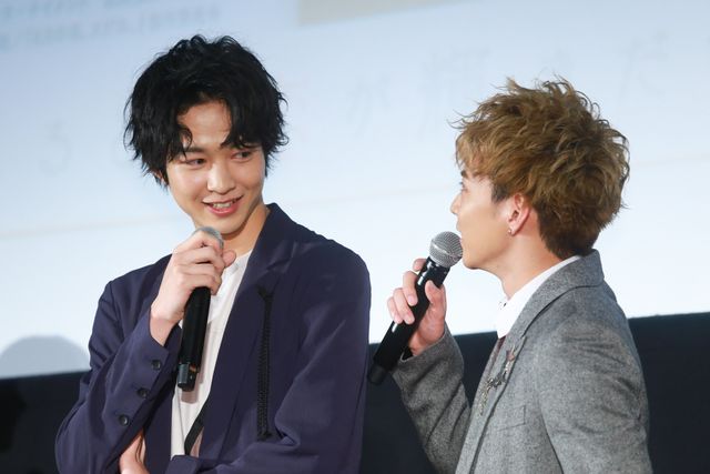 佐藤大樹、鈴木仁に“つまクル”！映画『4月の君、スピカ。』初日舞台あいさつ（20枚目）
