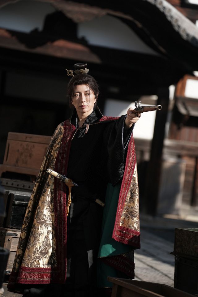 美しすぎる…「新・暴れん坊将軍」GACKTのド派手なビジュアル：フォトギャラリー
