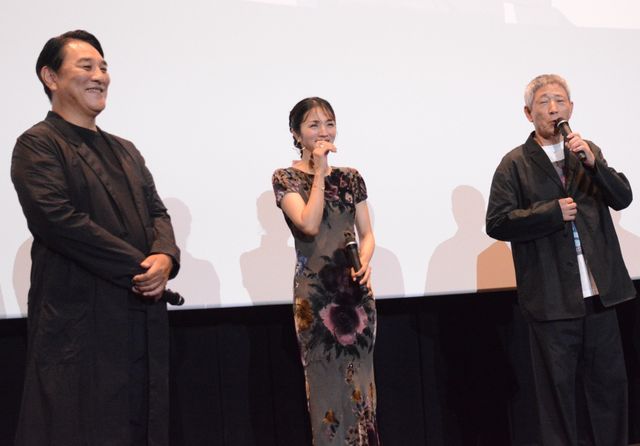 満島ひかり、美ドレスで小林薫、戸塚純貴らと登壇！『ホウセンカ』公開記念舞台挨拶＜全身あり＞（12枚目）