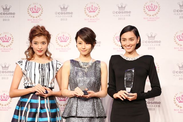 美女3人の豪華なドレス姿！堀北真希＆ローラ＆長谷川潤フォトギャラリー（2枚目）