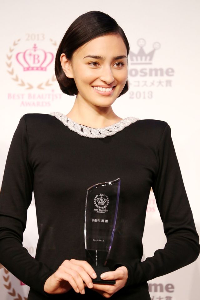 美女3人の豪華なドレス姿！堀北真希＆ローラ＆長谷川潤フォトギャラリー（6枚目）