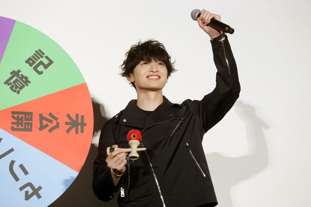 玉森裕太、頭フル回転ルーレットに挑戦！『パラレルワールド・ラブストーリー』大ヒット御礼舞台あいさつ（3枚目）