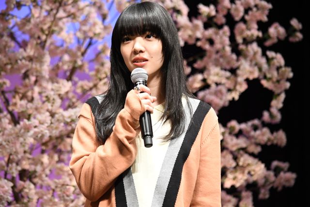 仲良し！あいみょん、しんちゃんと手つなぎ登場（7枚目）