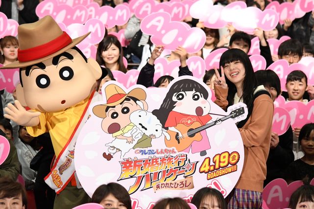 仲良し！あいみょん、しんちゃんと手つなぎ登場（13枚目）