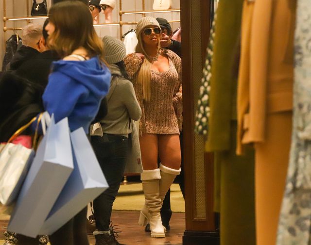 クリスマス風ファッションのマライア・キャリー（4枚目）