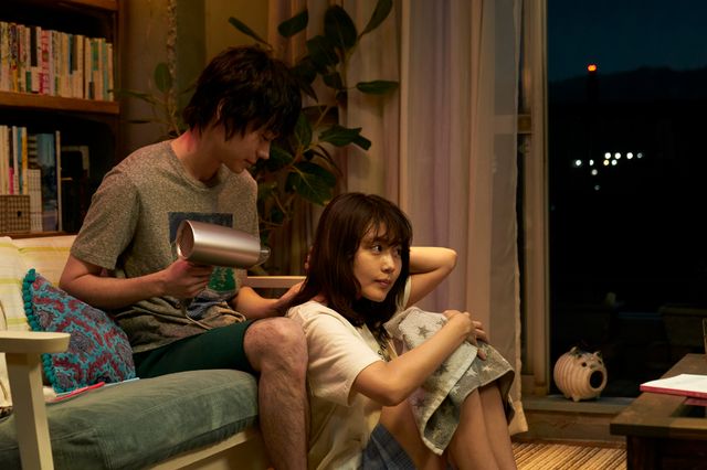 有村架純の髪を乾かす菅田将暉…『はな恋』同棲シーン（4枚目）