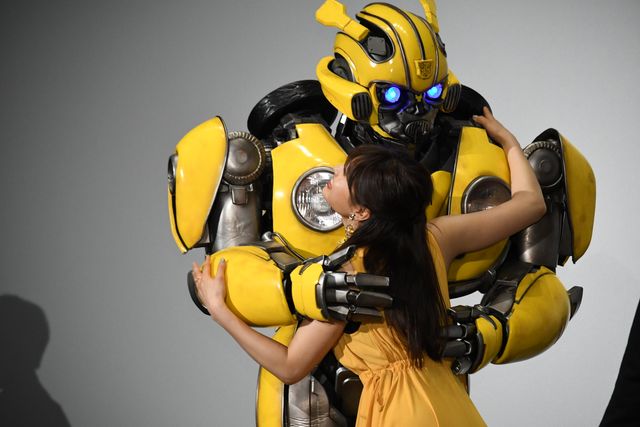 土屋太鳳とバンブルビー！公開記念舞台あいさつ：フォトギャラリー