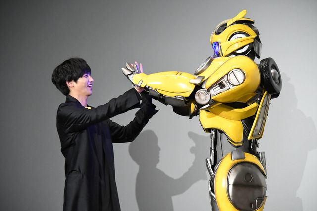 土屋太鳳とバンブルビー！公開記念舞台あいさつ（3枚目）