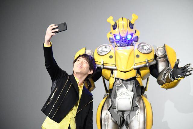 土屋太鳳とバンブルビー！公開記念舞台あいさつ（4枚目）