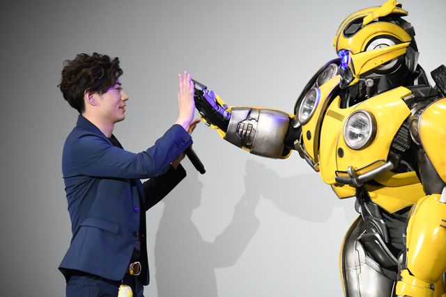 土屋太鳳とバンブルビー！公開記念舞台あいさつ（5枚目）