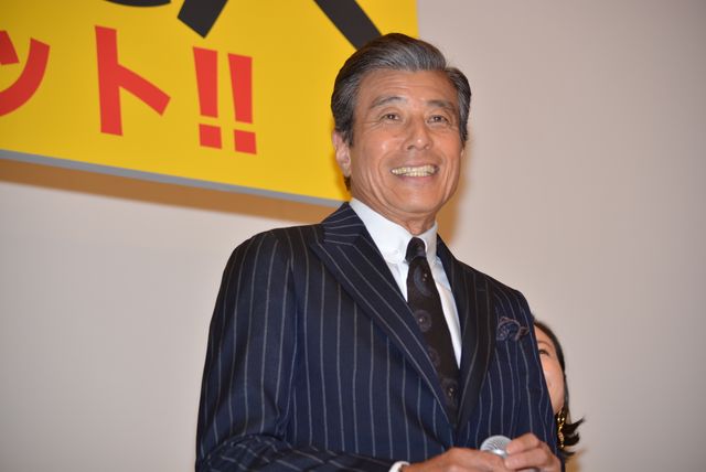 黒木瞳＆広末涼子、舘ひろしに花束プレゼント！『終わった人』初日舞台あいさつ：フォトギャラリー