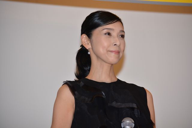 黒木瞳＆広末涼子、舘ひろしに花束プレゼント！『終わった人』初日舞台あいさつ（4枚目）