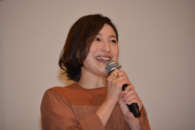 黒木瞳＆広末涼子、舘ひろしに花束プレゼント！『終わった人』初日舞台あいさつ（8枚目）