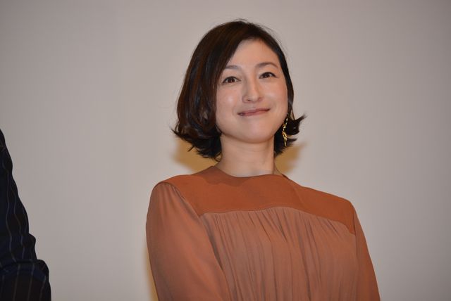 黒木瞳＆広末涼子、舘ひろしに花束プレゼント！『終わった人』初日舞台あいさつ（9枚目）