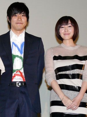 いいムードの松山ケンイチ（左）と麻生久美子