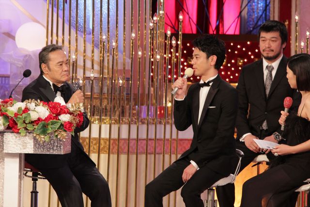 妻夫木聡が綾野剛とハグ！日本アカデミー賞優秀助演男優賞 ギャラリー（10枚目）