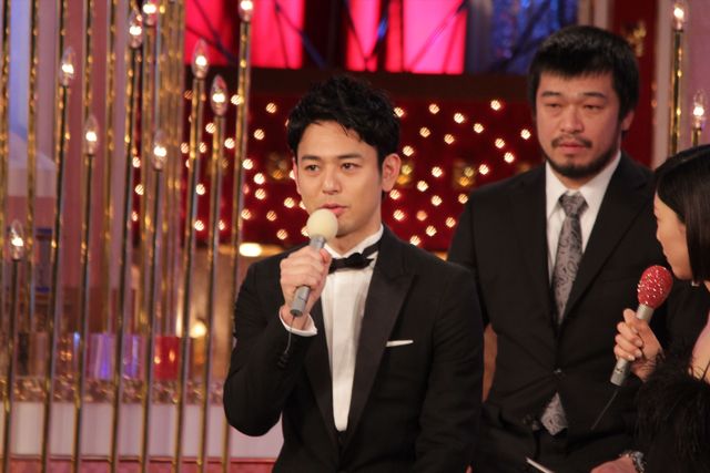 妻夫木聡が綾野剛とハグ！日本アカデミー賞優秀助演男優賞 ギャラリー（12枚目）