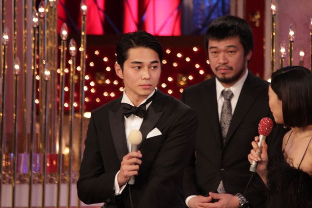 妻夫木聡が綾野剛とハグ！日本アカデミー賞優秀助演男優賞 ギャラリー（15枚目）