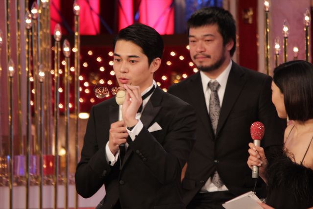 妻夫木聡が綾野剛とハグ！日本アカデミー賞優秀助演男優賞 ギャラリー（18枚目）