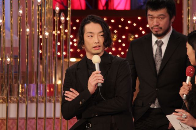 妻夫木聡が綾野剛とハグ！日本アカデミー賞優秀助演男優賞 ギャラリー（21枚目）