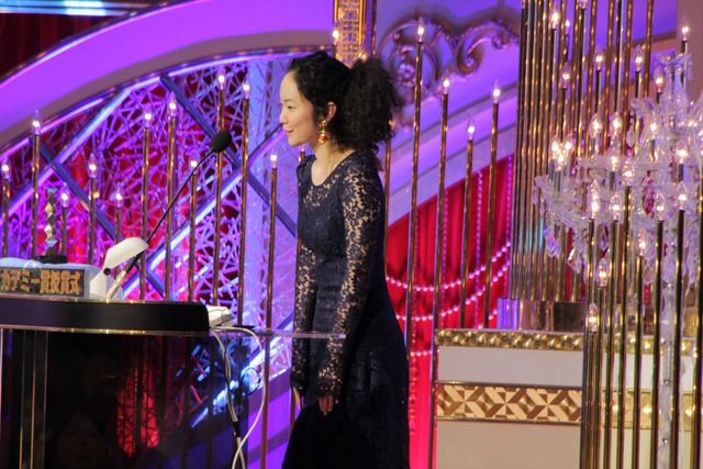 妻夫木聡が綾野剛とハグ！日本アカデミー賞優秀助演男優賞 ギャラリー（28枚目）