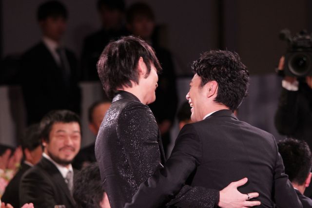 妻夫木聡が綾野剛とハグ！日本アカデミー賞優秀助演男優賞 ギャラリー（35枚目）