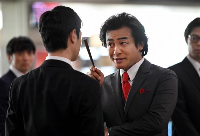 おネエ言葉の黒崎も登場！「半沢直樹」3話場面写真（10枚目）