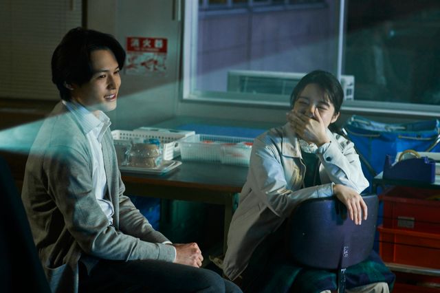 松村北斗『夜明けのすべて』メイキング＆場面写真（2枚目）