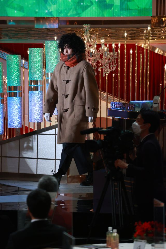 小栗旬「ミステリと言う勿れ」コスプレでサプライズ！（10枚目）