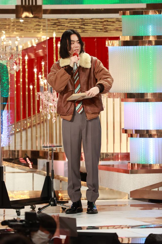 小栗旬「ミステリと言う勿れ」コスプレでサプライズ！（20枚目）