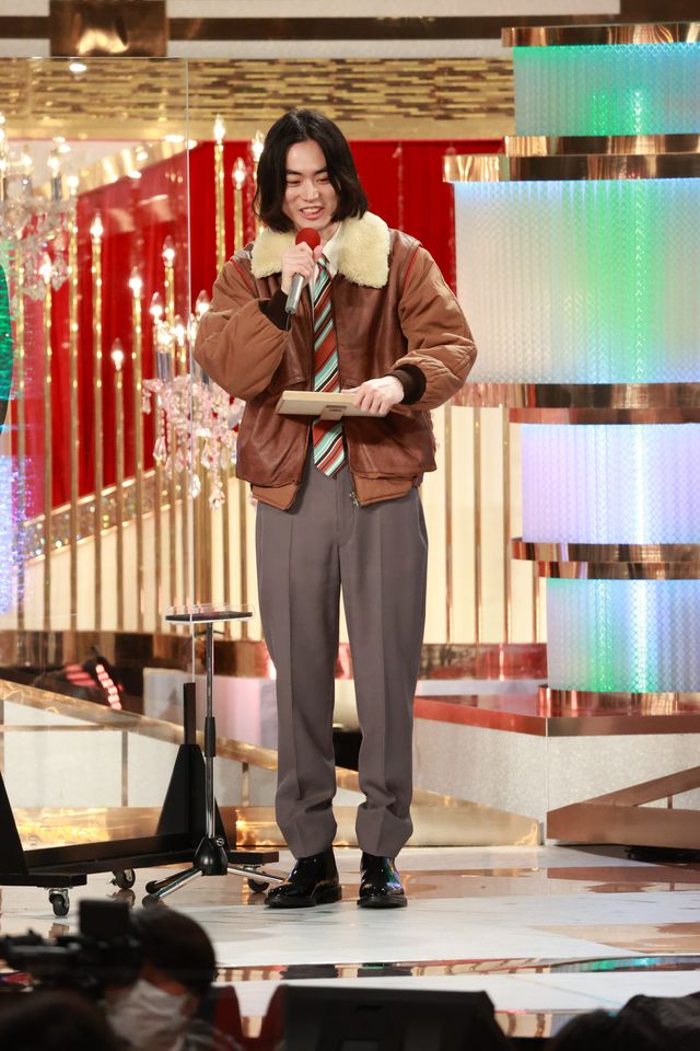 小栗旬「ミステリと言う勿れ」コスプレでサプライズ！（21枚目）