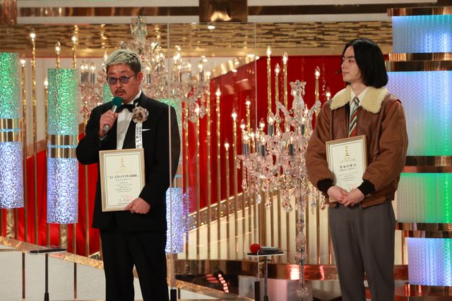 小栗旬「ミステリと言う勿れ」コスプレでサプライズ！（24枚目）