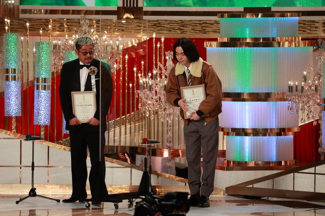 小栗旬「ミステリと言う勿れ」コスプレでサプライズ！（25枚目）