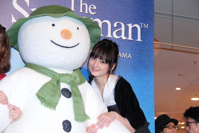 佐々木希、「テラスハウス」まいまいにメロメロ！The Snowman Fair in DAIKANYAMA点灯式（6枚目）