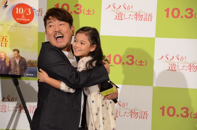 フジモンと庄司、藤田彩華ちゃんにデレデレ！映画『パパが遺した物語』イベントフォトギャラリー（2枚目）