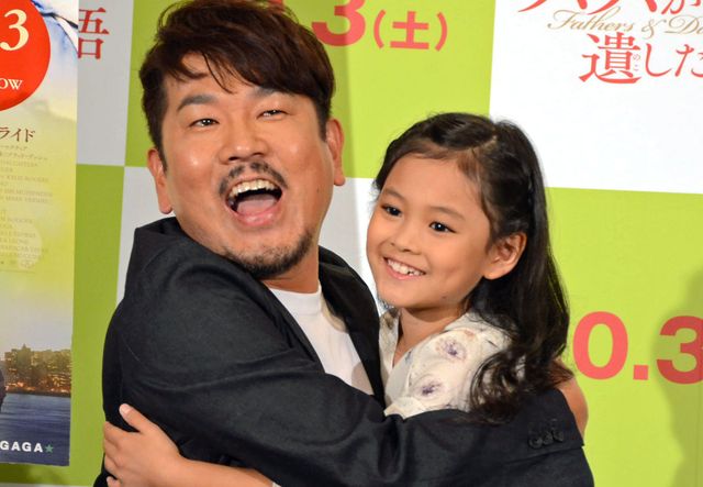 フジモンと庄司、藤田彩華ちゃんにデレデレ！映画『パパが遺した物語』イベントフォトギャラリー（12枚目）