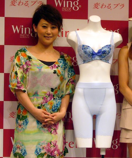 友近、Eカップ！「Kirei 変わるブラ」フォトギャラリー（5枚目）