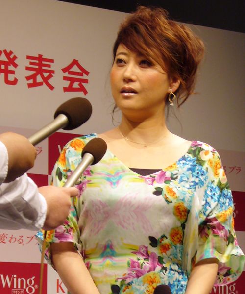 友近、Eカップ！「Kirei 変わるブラ」フォトギャラリー（6枚目）