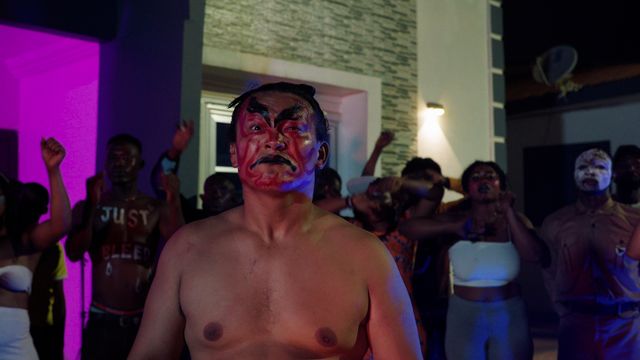 まさかの続編！『アフリカン・カンフー・ナチス2　逆襲のロボトラー』場面写真（7枚目）