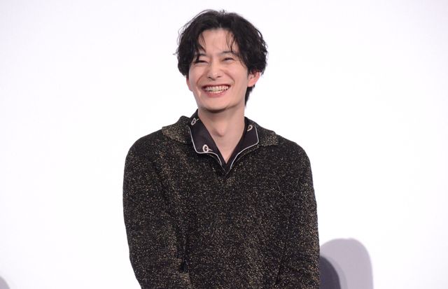 高めヒールの芦田愛菜を岡田将生が見守る　清楚な衣装で登壇『果てしなきスカーレット』舞台あいさつ（10枚目）