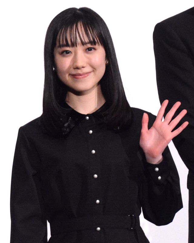 高めヒールの芦田愛菜を岡田将生が見守る　清楚な衣装で登壇『果てしなきスカーレット』舞台あいさつ（12枚目）