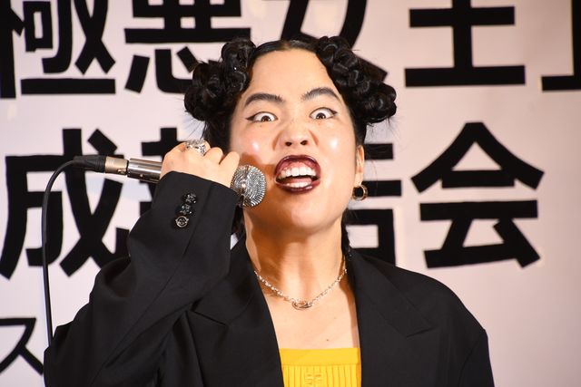 号泣のゆりやん、“愛”の竹刀打ち！唐田えりか、剛力彩芽と「極悪女王」完成報告会（24枚目）