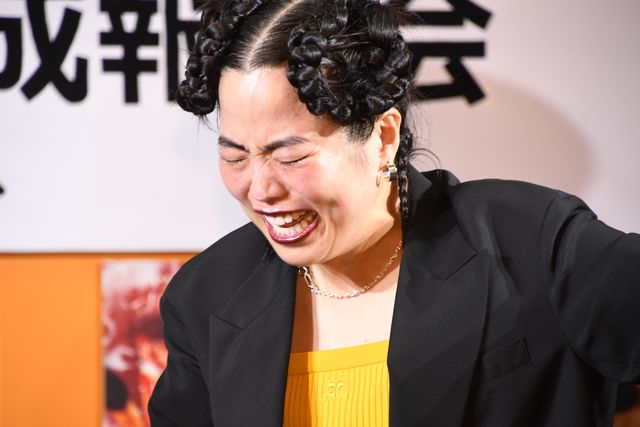 号泣のゆりやん、“愛”の竹刀打ち！唐田えりか、剛力彩芽と「極悪女王」完成報告会（38枚目）
