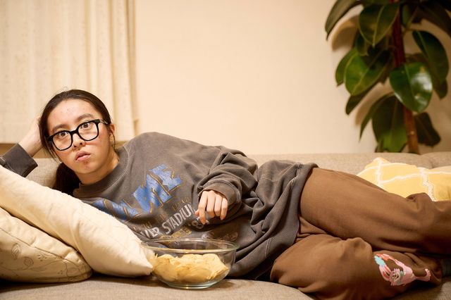 衝撃のすっぴん姿…ギャップがすごい！『女神降臨 Before 高校デビュー編／After プロポーズ編』新写真が一挙公開（2枚目）