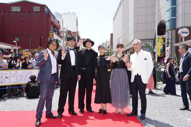 沖縄国際映画祭レッドカーペットの様子（5枚目）