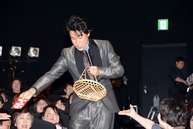 大泉洋、主演作ヒットにガッツポーズ！『駆込み女と駆出し男』大ヒット御礼舞台あいさつフォトギャラリー（2枚目）